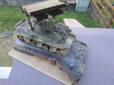Maquette type Blindés de 102-m4a3-calliope (Image Principale)