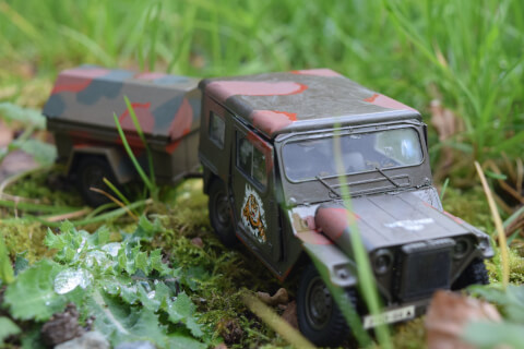 Maquette de M151A2 Hard top with trailer - image 3