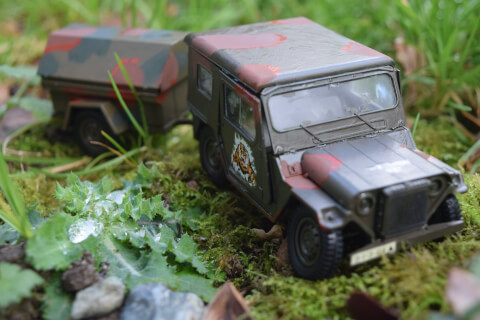 Maquette de M151A2 Hard top with trailer - image 4