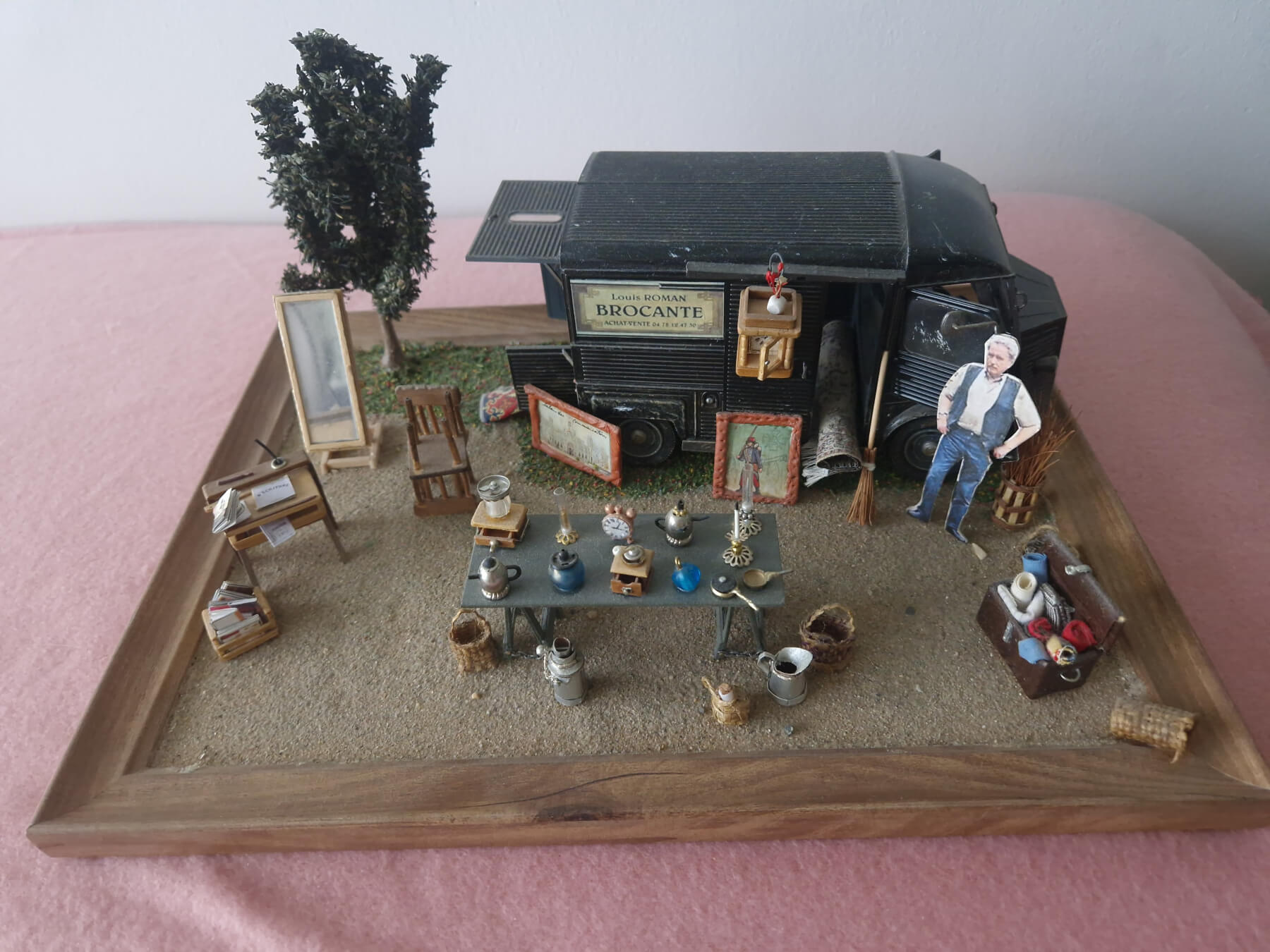 Image d'en-tête de page pour la maquette Louis la Brocante
